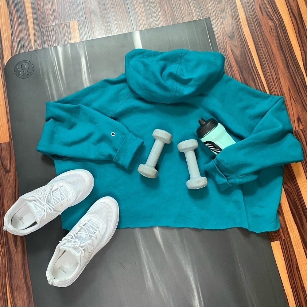 Trendy Champion sport sweatshirt w raw hem and cosy hood - gym ready - Picture 6 of 8